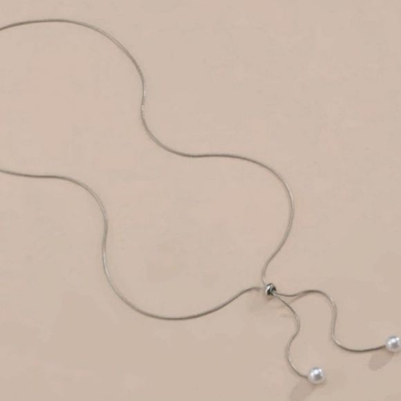 - Silver adjustable pearl necklace - Picture 1 of 3